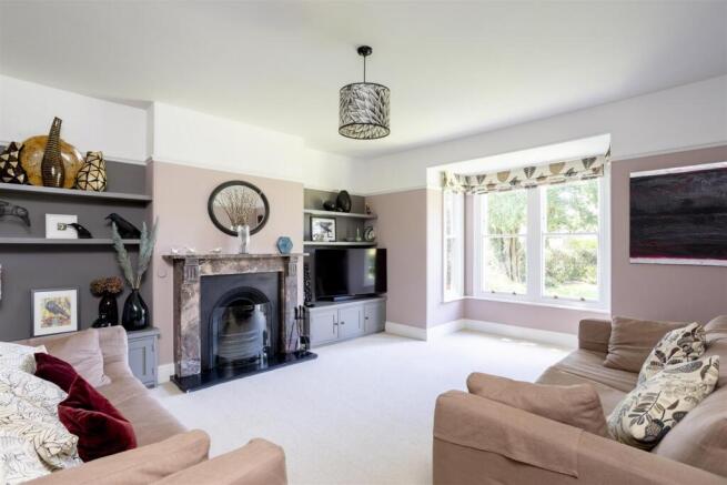 5 bed Detached for sale Image 8