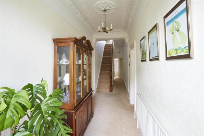 5 bed Semi-Detached for sale Image 5