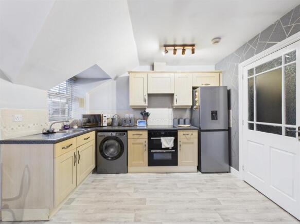 2 bed Flat for sale Image 4