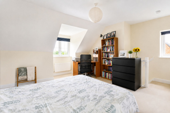 4 bed Semi-Detached for sale Image 8