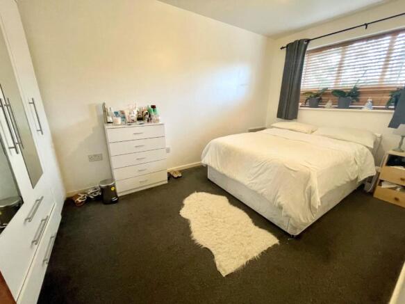 Bed 1.jpg