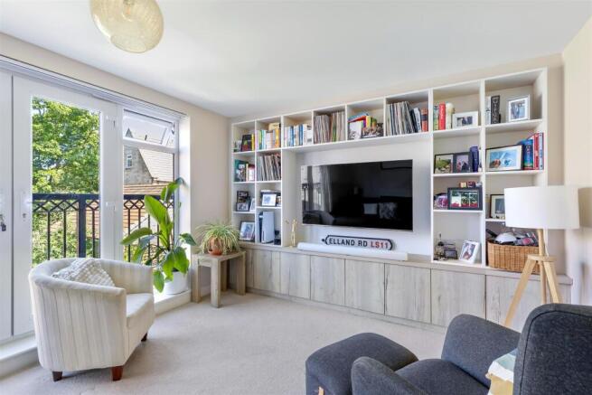 4 bed Semi-Detached for sale Image 6