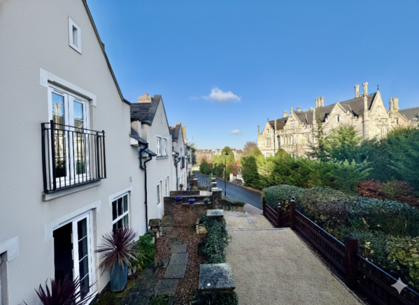 Presented by Nicoleta at EweMove Bexleyheath and D