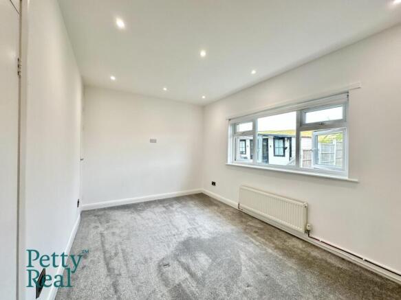 1 bed Flat for sale Image 5