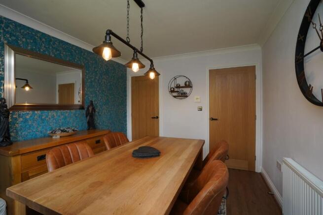 3 bed Semi-Detached for sale Image 6