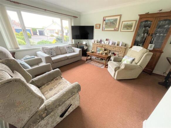 SITTING / DINING ROOM