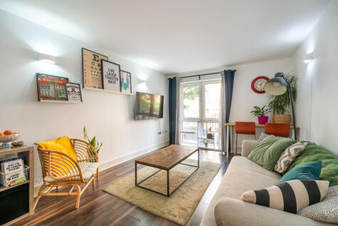 59 Lurline Gardens, London, SW11