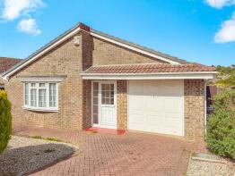 12, Stuart Way, Bridport DT6 4AU