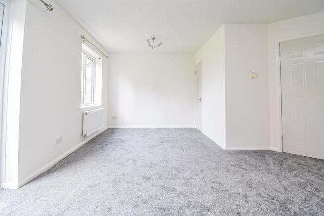 3 bed Semi-Detached to rent Image 7