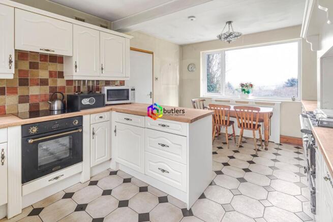 4 bed Detached Bungalow for sale Image 2