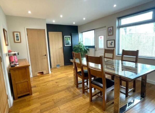 4 bed Semi-Detached for sale Image 7