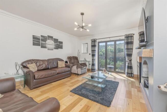 4 bed Terraced for sale Image 4