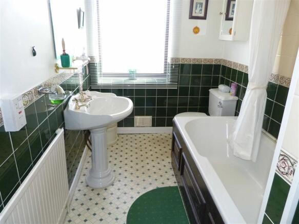 BATHROOM/WC