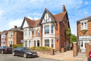 Flat 4, 10, North End Avenue, Portsmouth PO2 9EB