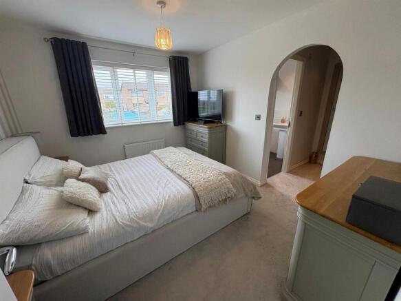 4 bed Detached for sale Image 10