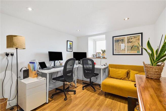 4 bed Link Detached House for sale Image 9
