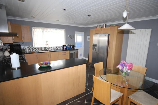 KITCHEN DINER