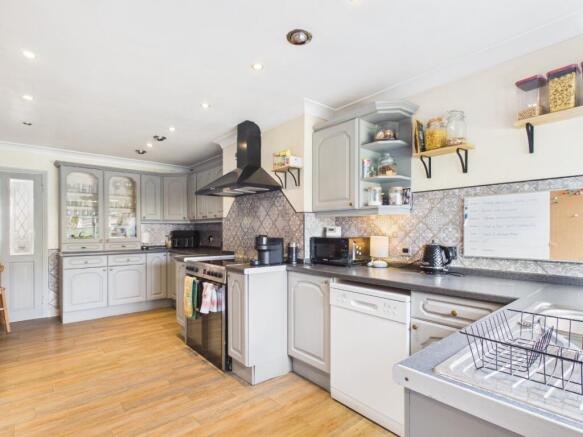3 bed Terraced for sale Image 10