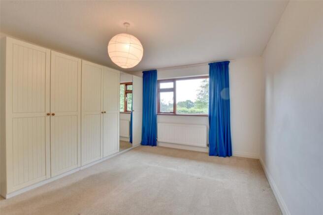 4 bed Bungalow for sale Image 8