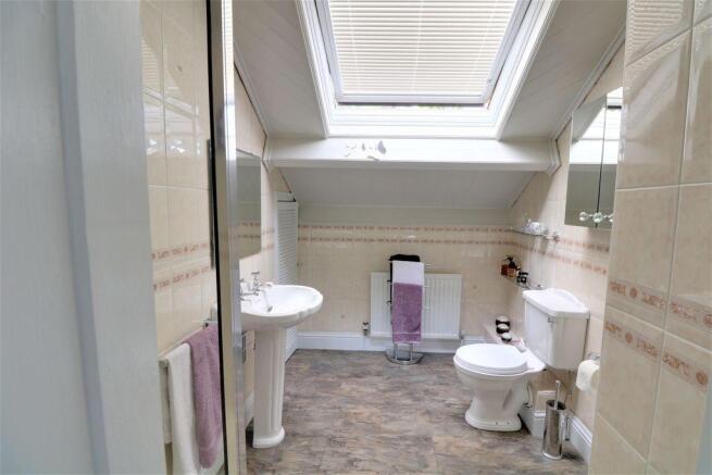 En Suite to Master Bedroom