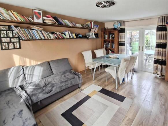 Lounge/Dining Room
