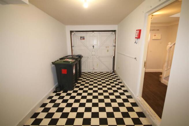 Garage b.JPG
