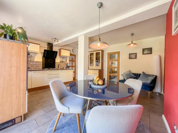 KITCHEN DINER