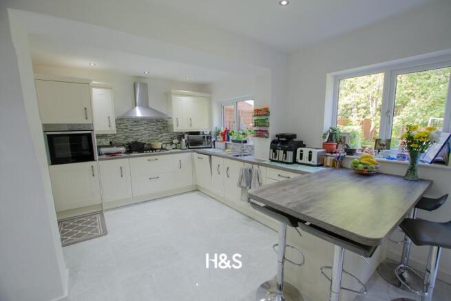 6 Trustin - Kitchen.jpg