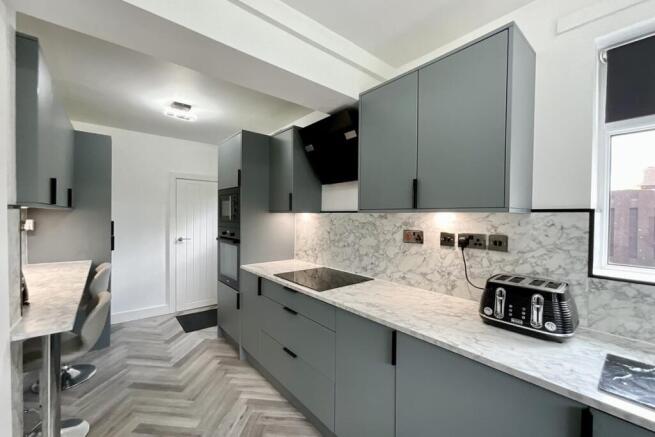 4 bed Semi-Detached for sale Image 8