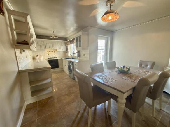 Kitchen / Breakfast Room