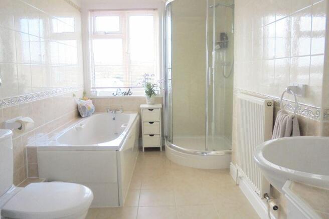 Family Bathroo...