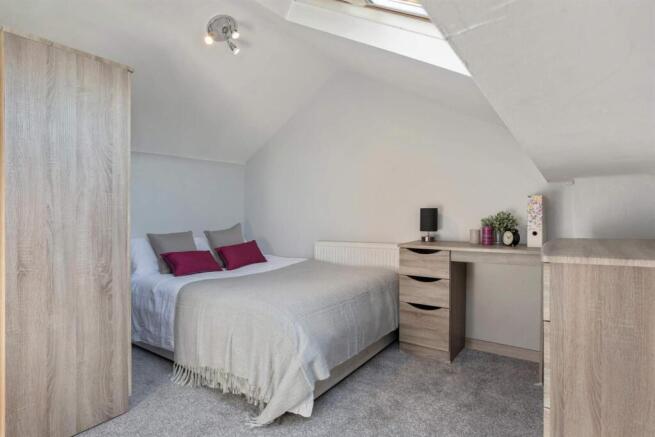 4 bed Flat to rent Image 6