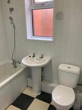 3 bed House to rent Image 7