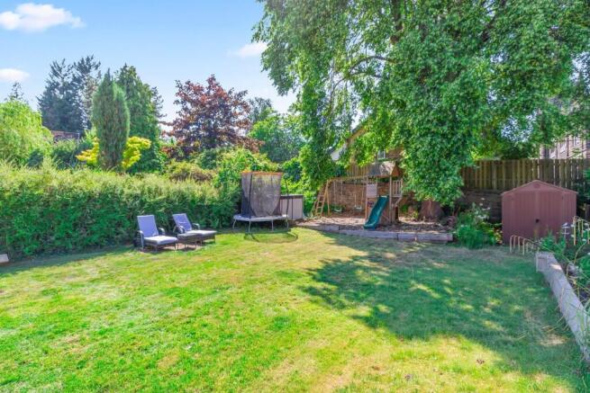 4 bed Detached for sale Image 11