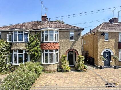 Beechwood Road, Chippenahm, Wiltshire, SN14 0EZ