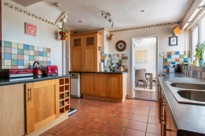 Kitchen/ Breakfast Room