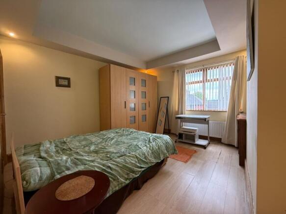 2 bed End of Terrace to rent Image 8
