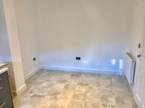 3 bed End of Terrace to rent Image 4