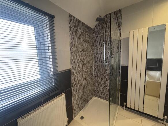 2 bed Flat to rent Image 8