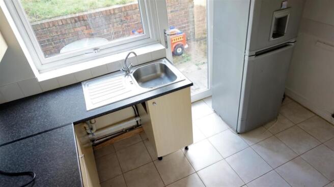 FITTED KITCHEN