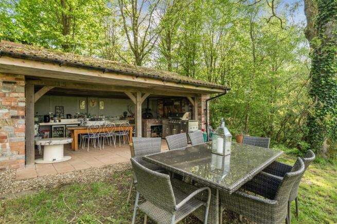 Outdoor Kitchen/Dining Room