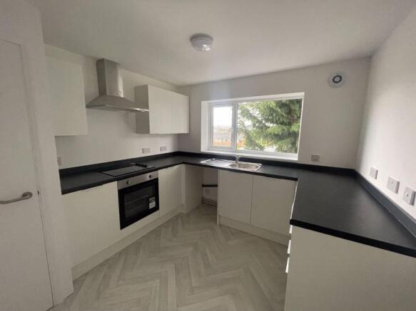 2 bed Apartment to rent Image 9