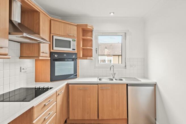 16 Waverley Road, Stenhousemuir, Larbert, Falkirk, FK5 3JB photo 4