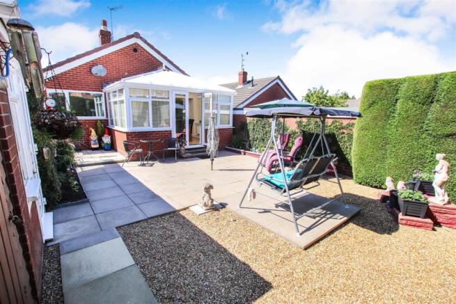 ENCLOSED REAR GARDEN