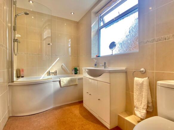 Grange Lane - bathro