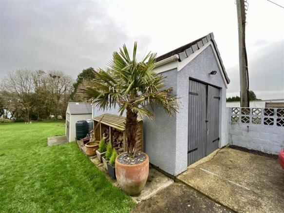Detached Garage