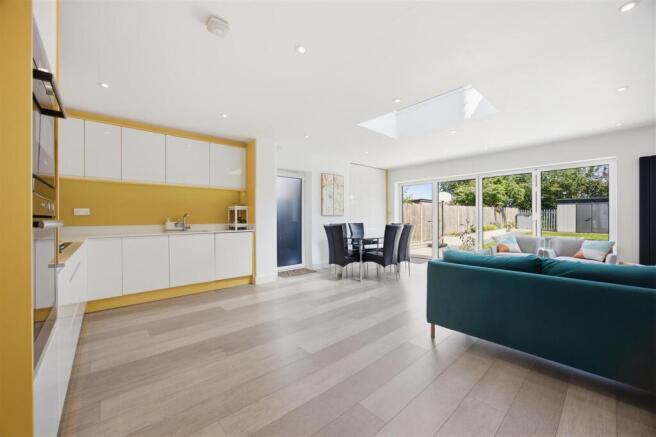 Kitchen/dining/family room