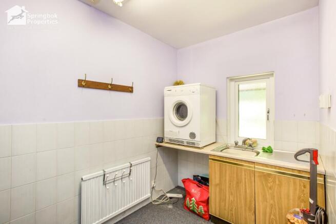 4 bed Detached for sale Image 8