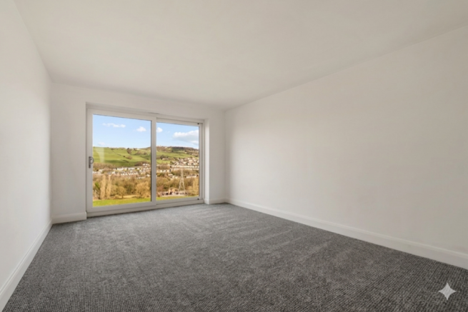 5 bed Detached for sale Image 7
