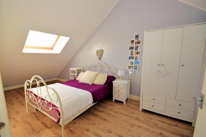 Bedroom 1.JPG